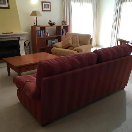 5-bed Near Praia D'el Rey Beach Golf Course Вилла