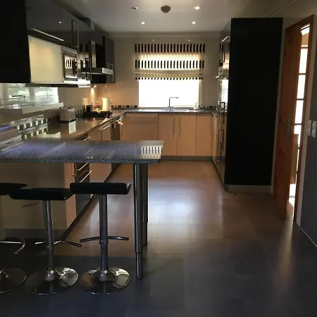 5-bed Near Praia D'el Rey Beach Golf Course