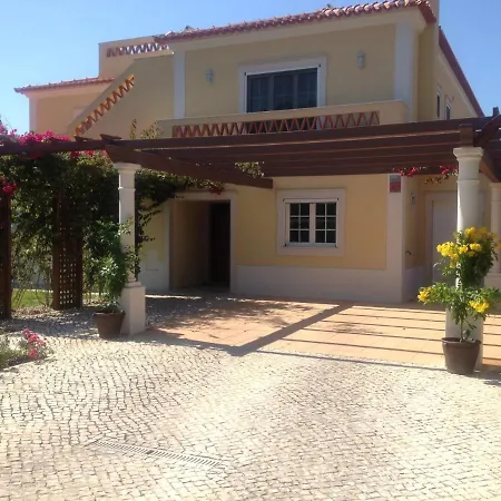 Вилла 5-bed Near Praia D'el Rey Beach Golf Course