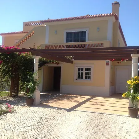 5-bed Near Praia D'el Rey Beach Golf Course