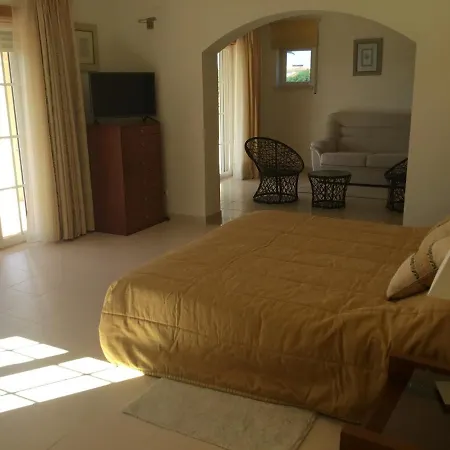 5-bed Near Praia D'el Rey Beach Golf Course Вилла